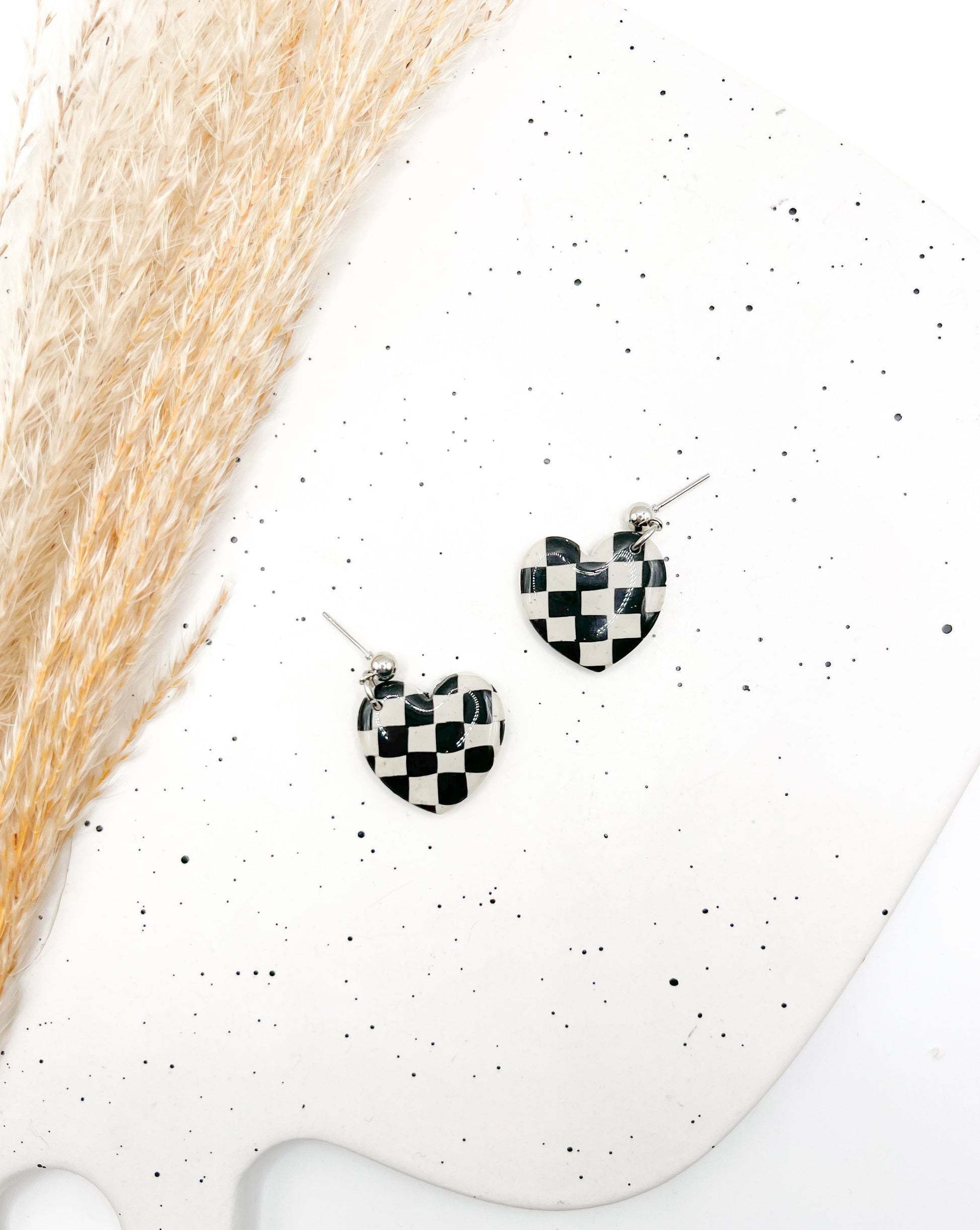 Checkered heart earrings